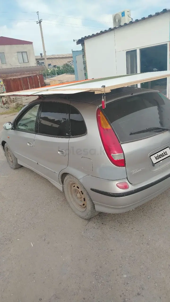 Nissan Tino, 1999