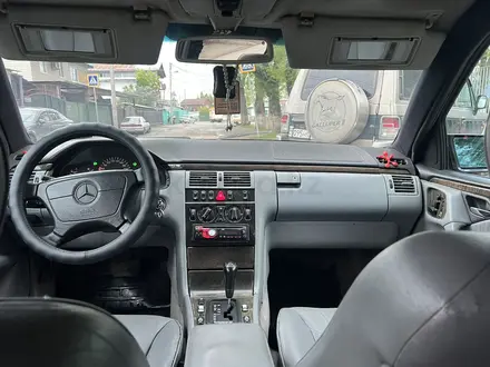 Mercedes-Benz E 320 1997 года за 3 200 000 тг. в Алматы – фото 9