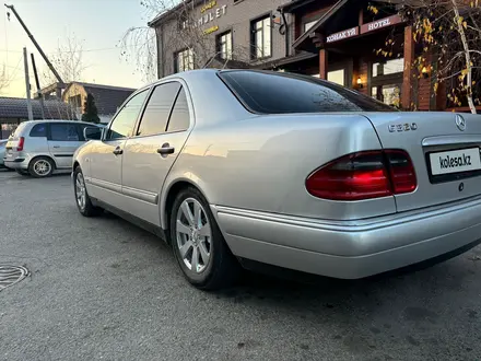 Mercedes-Benz E 320 1997 года за 3 900 000 тг. в Тараз – фото 10