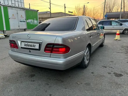 Mercedes-Benz E 320 1997 года за 3 900 000 тг. в Тараз – фото 7