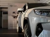 Toyota RAV4 Prestige+ 2025 года за 21 390 000 тг. в Усть-Каменогорск – фото 5