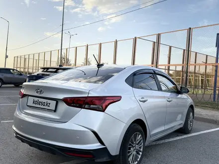 Hyundai Accent 2021 года за 7 800 000 тг. в Караганда – фото 3