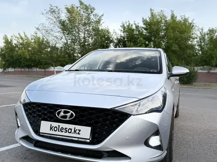 Hyundai Accent 2021 года за 7 800 000 тг. в Караганда – фото 2