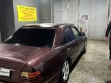 Mercedes-Benz E 260 1991 года за 550 000 тг. в Караганда