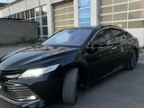 Toyota Camry 2020 года за 15 500 000 тг. в Алматы – фото 2