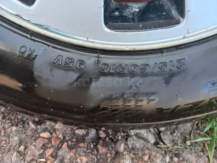 Резина и диски оригинал на 16 Ауди А6 капля за 250 000 тг. в Макинск – фото 3