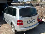 Volkswagen Touran 2005 года за 3 700 000 тг. в Кокшетау – фото 2