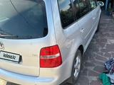 Volkswagen Touran 2005 года за 3 700 000 тг. в Кокшетау – фото 4