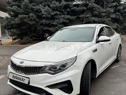 Kia K5 2019 года за 8 500 000 тг. в Алматы – фото 2