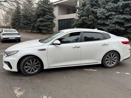 Kia K5 2019 года за 8 500 000 тг. в Алматы – фото 3