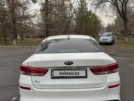 Kia K5 2019 года за 8 500 000 тг. в Алматы – фото 4