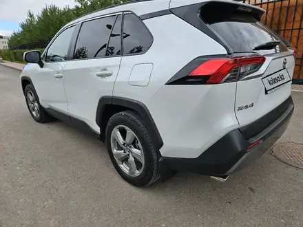 Toyota RAV4 2021 года за 16 300 000 тг. в Астана – фото 3