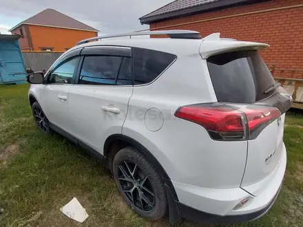 Toyota RAV4 2017 года за 10 500 000 тг. в Актобе – фото 4