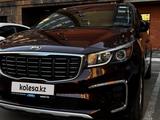 Kia Carnival 2017 года за 13 500 000 тг. в Костанай – фото 2