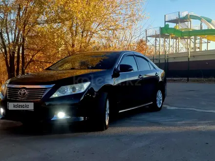 Toyota Camry 2012 года за 9 000 000 тг. в Актобе – фото 2