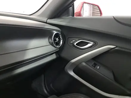 Chevrolet Camaro 2019 года за 13 850 000 тг. в Астана – фото 25