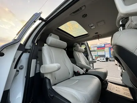 Kia Carnival 2021 года за 19 000 000 тг. в Алматы – фото 17