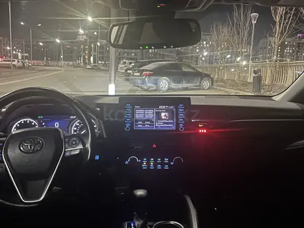 Toyota Camry 2021 года за 15 500 000 тг. в Астана – фото 7