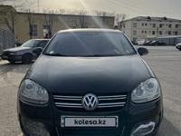 Volkswagen Jetta 2005 годаүшін2 500 000 тг. в Шымкент