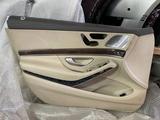 Обшивка двери Mercedes W222 за 1 000 тг. в Алматы