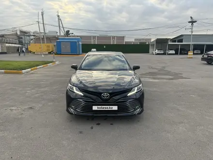 Toyota Camry 2018 года за 11 200 000 тг. в Алматы