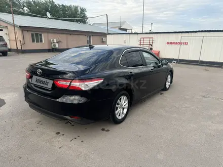 Toyota Camry 2018 года за 11 200 000 тг. в Алматы – фото 5