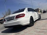 Mercedes-Benz E 250 2013 годаүшін10 500 000 тг. в Актау – фото 2