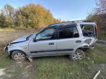 Honda CR-V 1996 года за 700 000 тг. в Зайсан – фото 2