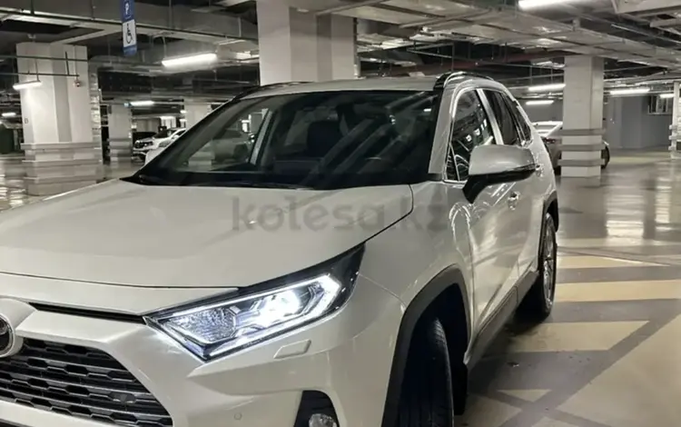 Toyota RAV4 2021 года за 16 500 000 тг. в Семей