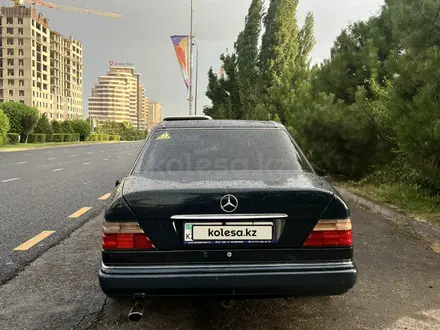 Mercedes-Benz E 220 1995 года за 2 500 000 тг. в Шымкент – фото 4