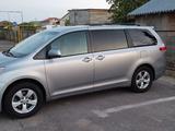 Toyota Sienna 2011 года за 12 500 000 тг. в Атырау – фото 2