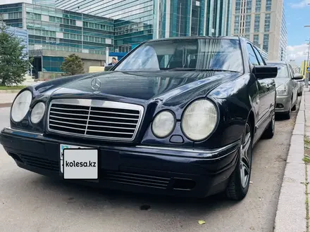 Mercedes-Benz E 320 1998 года за 4 100 000 тг. в Астана