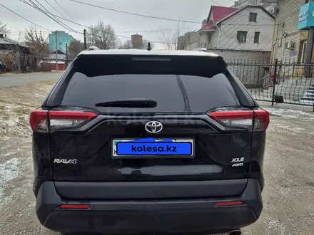 Toyota RAV4 2021 года за 16 100 000 тг. в Семей – фото 2