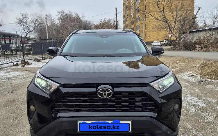 Toyota RAV4 2021 года за 16 100 000 тг. в Семей