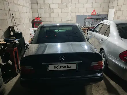 Mercedes-Benz E 320 1994 года за 2 500 000 тг. в Астана – фото 5