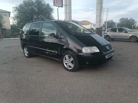 Volkswagen Sharan 2005 года за 3 800 000 тг. в Актобе – фото 7