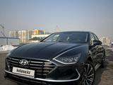 Hyundai Sonata 2022 годаfor13 200 000 тг. в Алматы