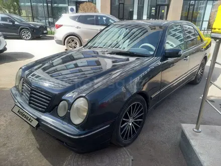 Mercedes-Benz E 320 2000 года за 3 900 000 тг. в Астана – фото 4