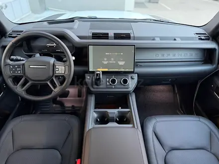 Land Rover Defender S 2025 года за 81 724 000 тг. в Алматы – фото 11