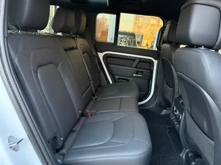 Land Rover Defender S 2025 года за 81 724 000 тг. в Алматы – фото 12