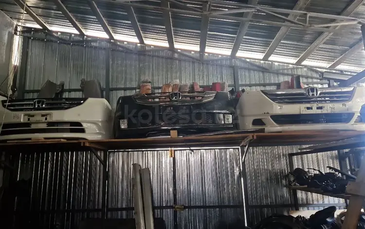 Бампер Honda stepwgn!!! за 1 000 тг. в Алматы