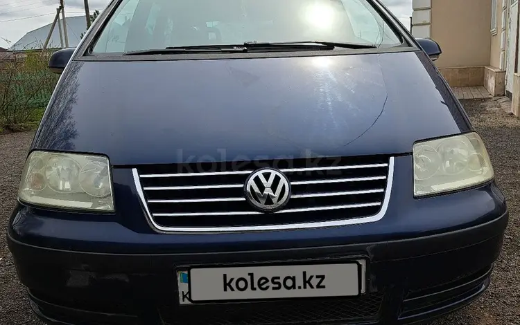 Volkswagen Sharan 2003 года за 2 400 000 тг. в Астана