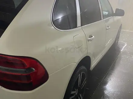 Porsche Cayenne 2007 года за 8 000 000 тг. в Актобе – фото 2