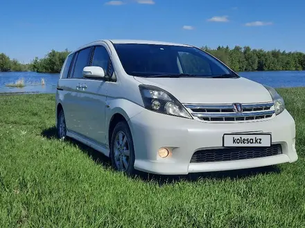 Toyota Isis 2011 года за 3 950 000 тг. в Уральск