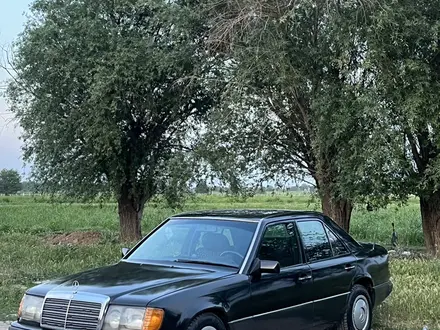 Mercedes-Benz E 200 1993 года за 1 250 000 тг. в Шымкент