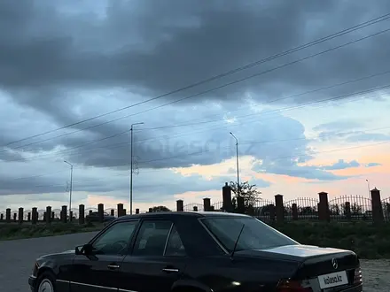 Mercedes-Benz E 200 1993 года за 1 250 000 тг. в Шымкент – фото 5
