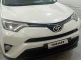 Toyota RAV4 2017 годаүшін8 700 000 тг. в Актау