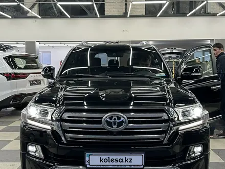 Toyota Land Cruiser 2017 года за 34 000 000 тг. в Алматы