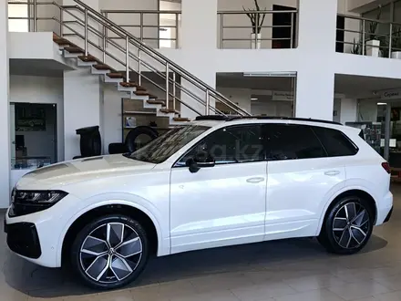 Volkswagen Touareg Business R-line 2025 года за 49 990 000 тг. в Костанай – фото 2