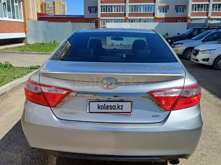 Toyota Camry 2015 года за 5 600 000 тг. в Уральск – фото 2